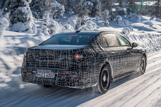 bmw i7 spy 09