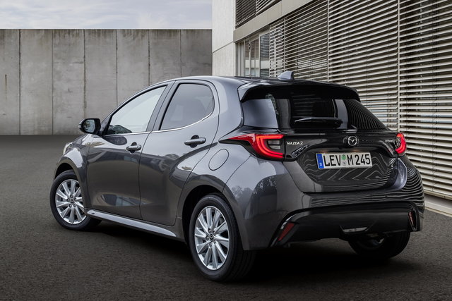 mazda 2 hybrid 2022 18