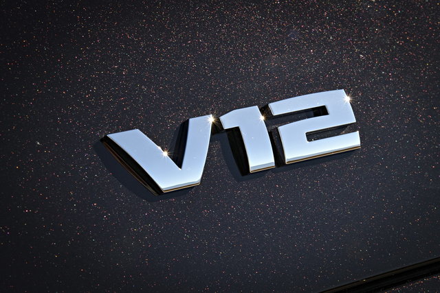 bmw v12 motore
