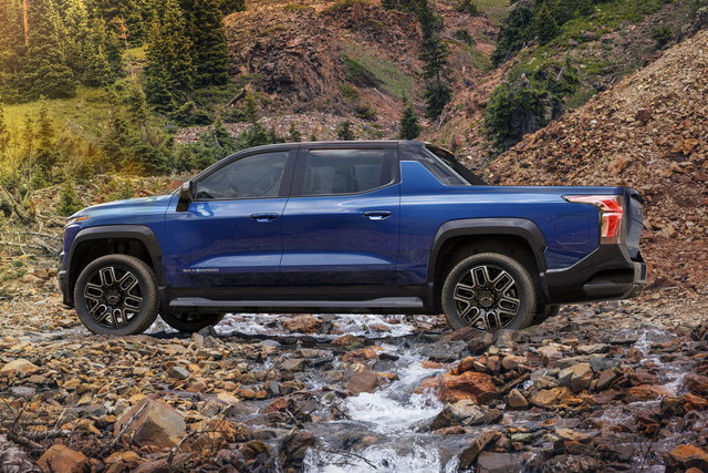 chevrolet silverado ev 2023 01