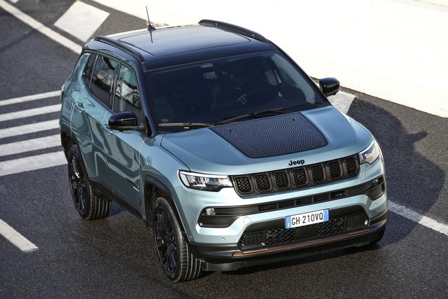 jeep  renegade compass e hybrid 02