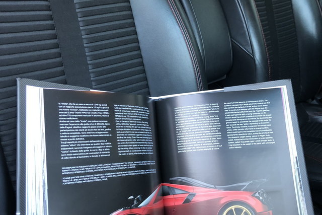 libro pagani hypercars autore 2