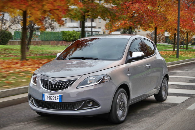 lancia ypsilon alberta ferretti 2022 05