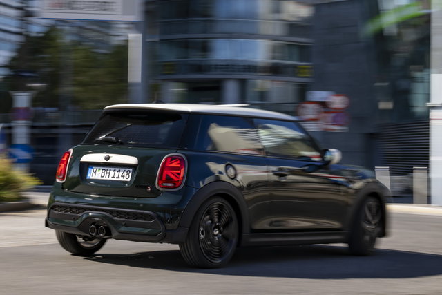 mini cooper s resolute edition 2022 11