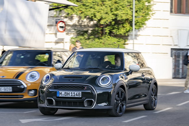 mini cooper s resolute edition 2022 17