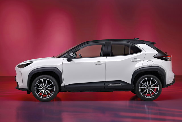 toyota yaris cross gr sport 2022 02