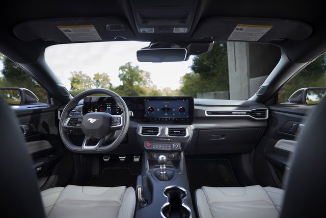 ford mustang 2023 17