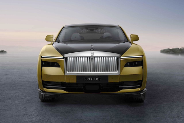 rolls royce spectre 2022 10 04