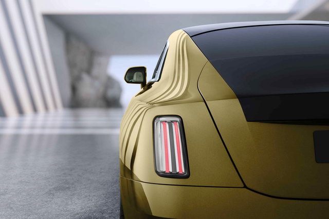 rolls royce spectre 2022 10 07