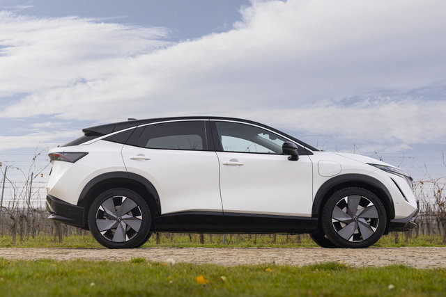 nissan ariya 2023 01 6