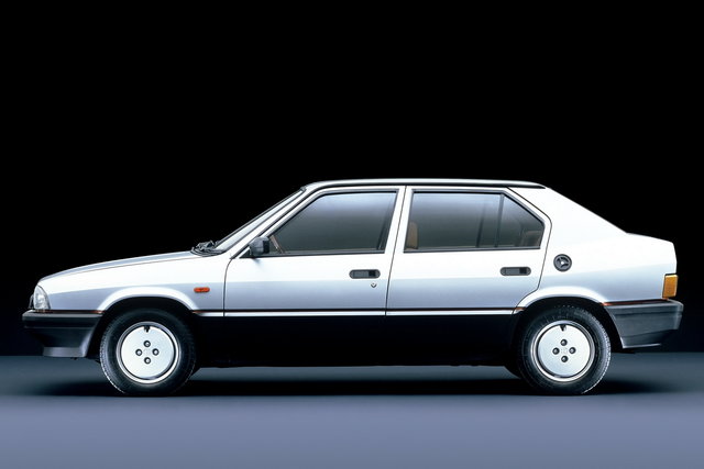 alfa romeo 33 cover