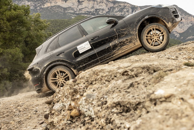 porsche cayenne 2023 spy 02
