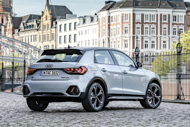 audi a1 audi q2 2023 4