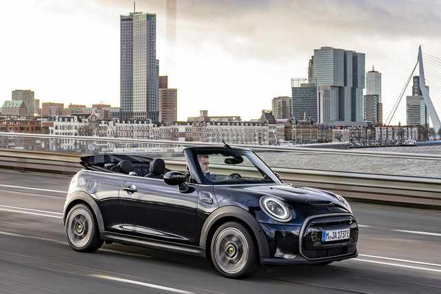 p90497579 highres mini cooper se conve