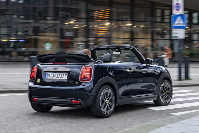 p90497598 highres mini cooper se conve