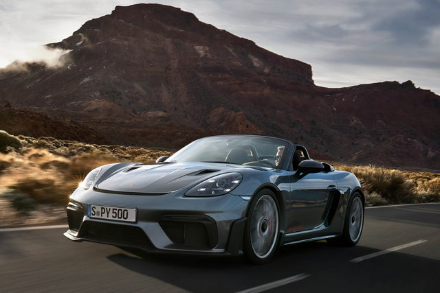 porsche 718 spyder rs 2023 01