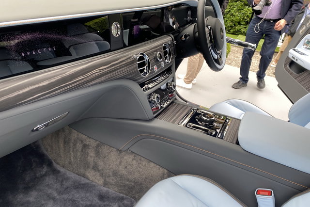 rolls royce spectre 2023 05 5