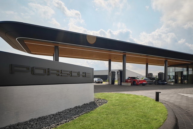 porsche charging lounge 5
