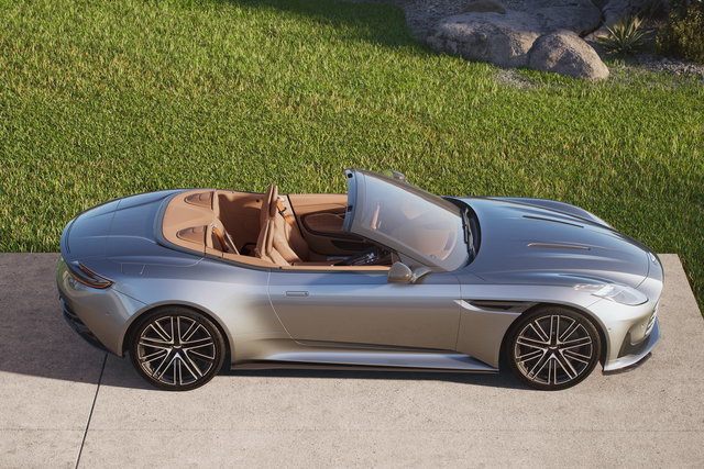 aston martin db12 volante 08