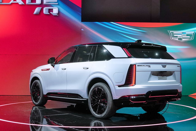 cadillac escalade iq 05