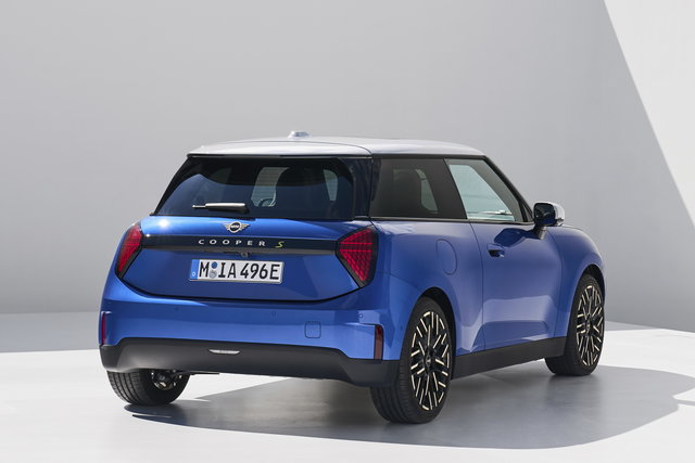 mini cooper 3 porte ev 2024 13