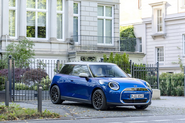 mini cooper 3 porte elettrica 2
