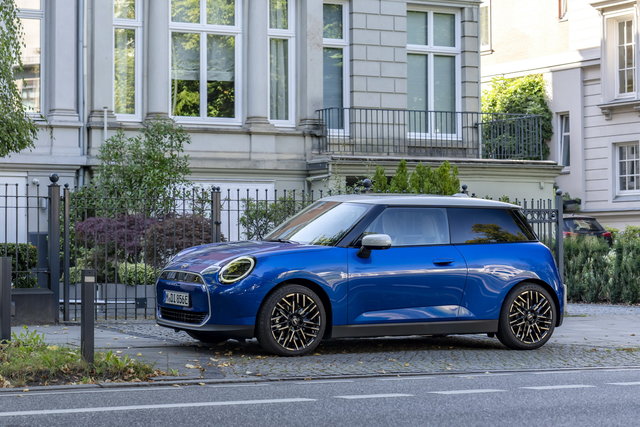 mini cooper 3 porte elettrica 3