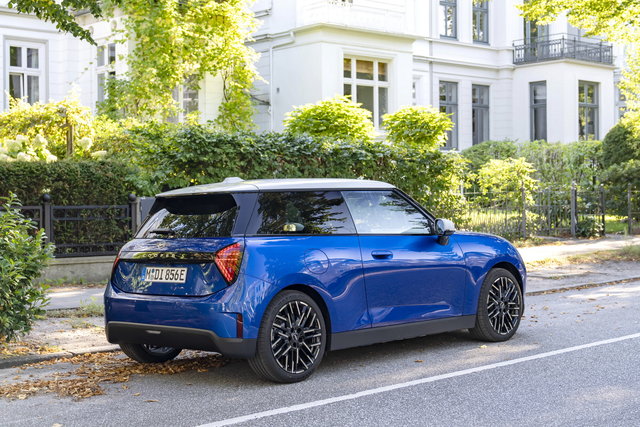 mini cooper 3 porte elettrica 5