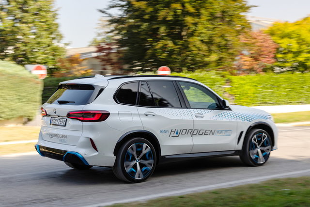 bmw x5 idrogeno 2023 10 04