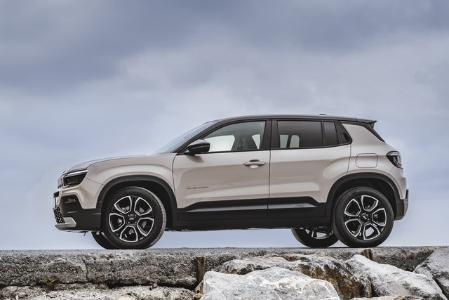 jeep avenger e hybrid 2023 11 5