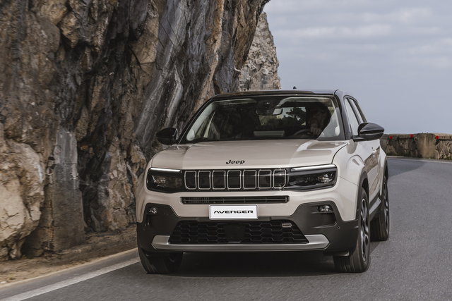 jeep avenger e hybrid 2023 11 7