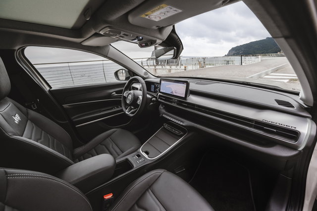 jeep avenger e hybrid 2023 11 8