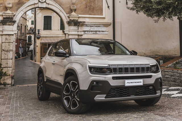 jeep avenger ehybrid 2024 01