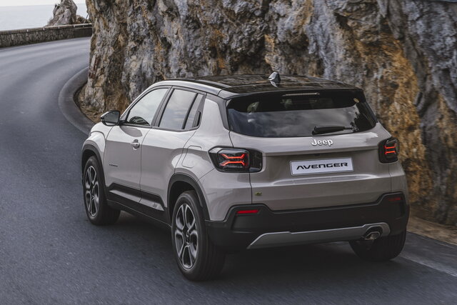 jeep avenger ehybrid 2024 03