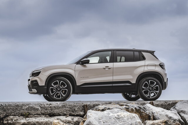 jeep avenger ehybrid 2024 04