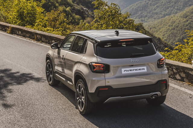 jeep avenger ehybrid 2024 05