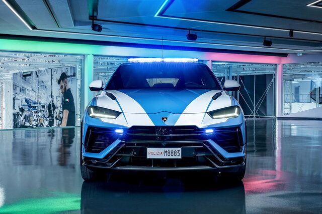 lamborghini urus polizia 03
