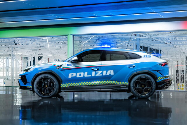 lamborghini urus polizia 07