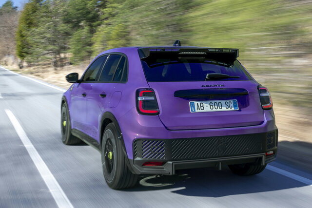 abarth 600e 2024 nuove 4