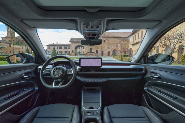 jeep avenger e hybrid 2024 07