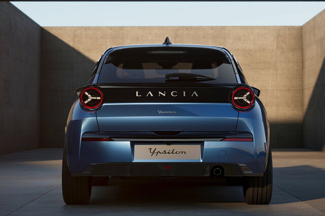 lancia ypsilon mhev 2024