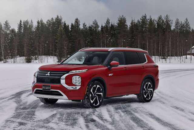 mitsubishi outlander phev 2024 03