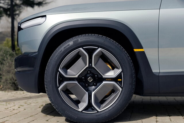 rivian r3 03