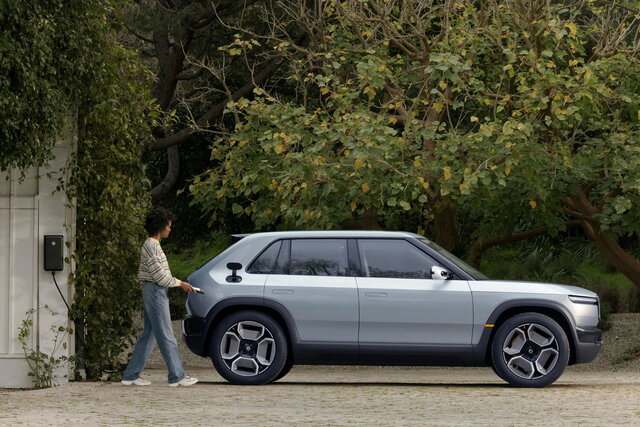 rivian r3 05
