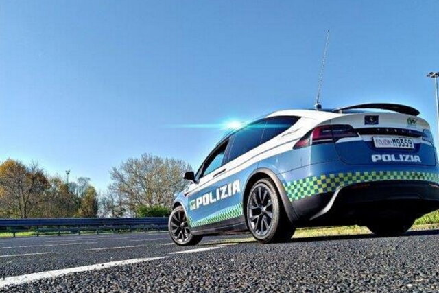 tesla model x polizia 2