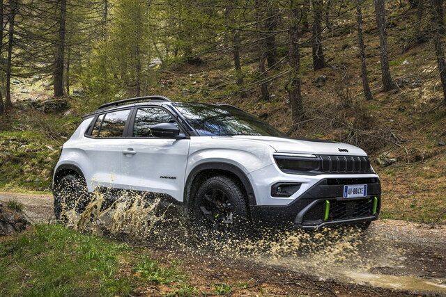 jeep avemger 4xe 2024 05 02