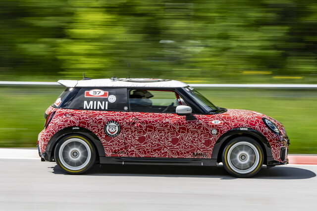 mini jcw 2024 teaser 2
