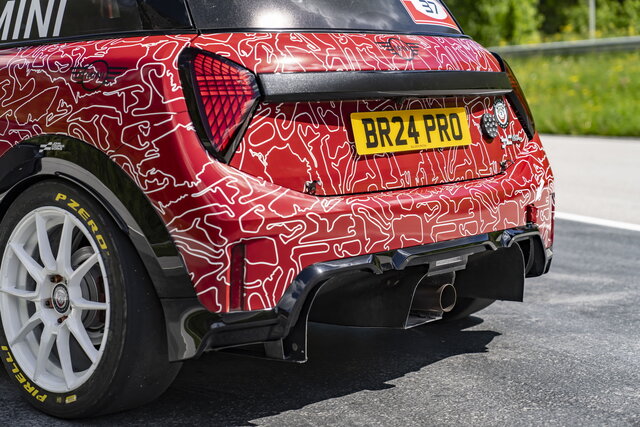 mini jcw 2024 teaser 8