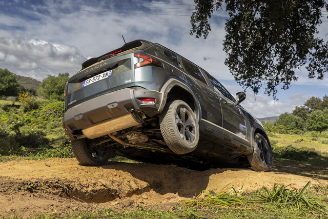 dacia duster 4x4 2024 10 04
