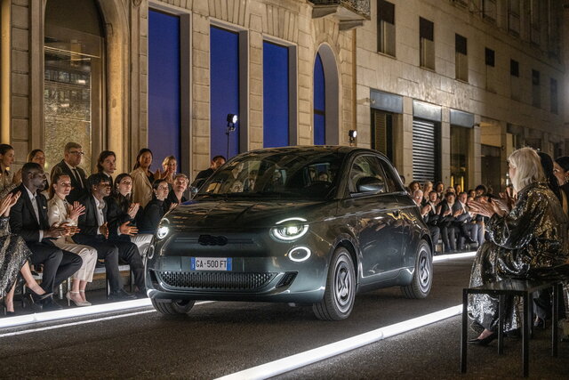 fiat 500 armani 2024 10 01